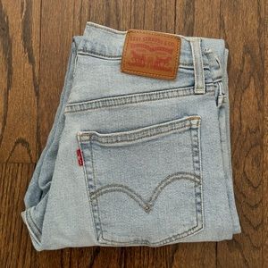 Levi’s Light Wash Cropped Skinny Jeans